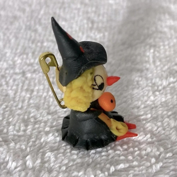 Vintage Handmade 3D Witch Clay Art Pin Brooch - Picture 3 of 10